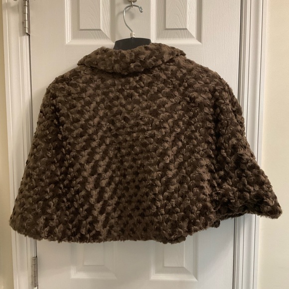 Terri Lewis brown cape - Picture 9 of 12